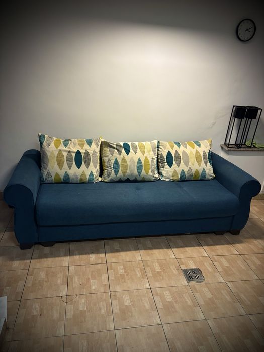 Canapea extensibila 160x200 + spatiu depozitare + 3 perne incluse