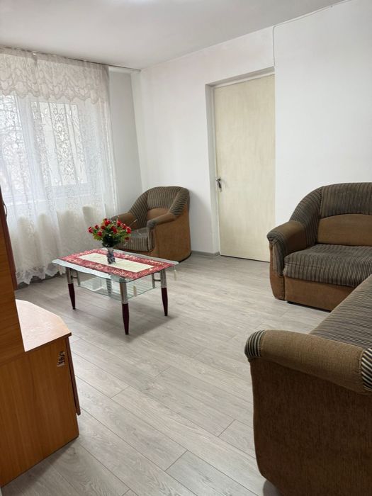 Închiriez apartament