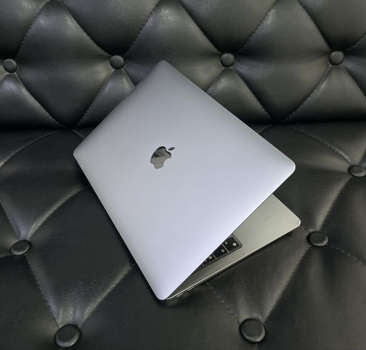 Apple MacBook Air M1 2020 года в плохом состояние