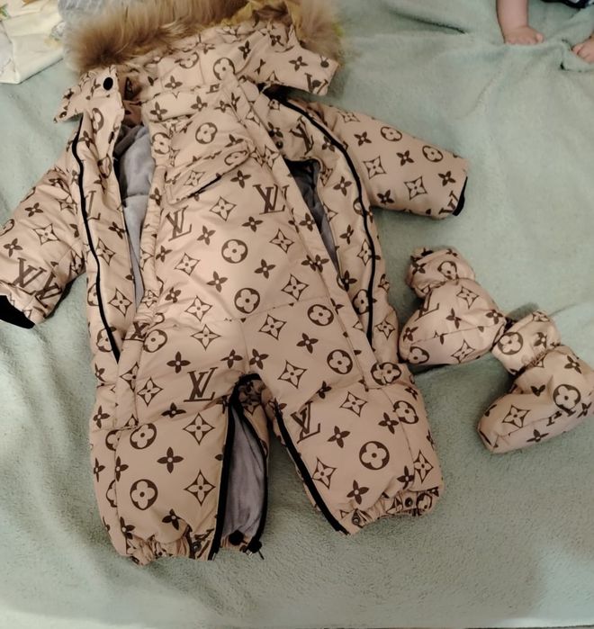 Продам комбинезон детский зимний