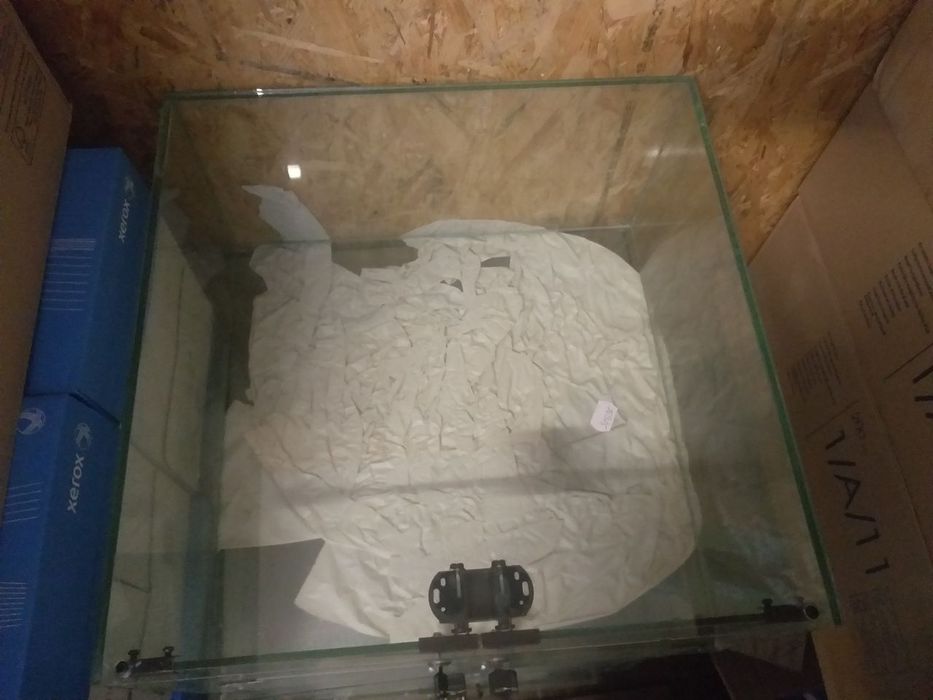 Vitrina sticla cu inchidere cheie