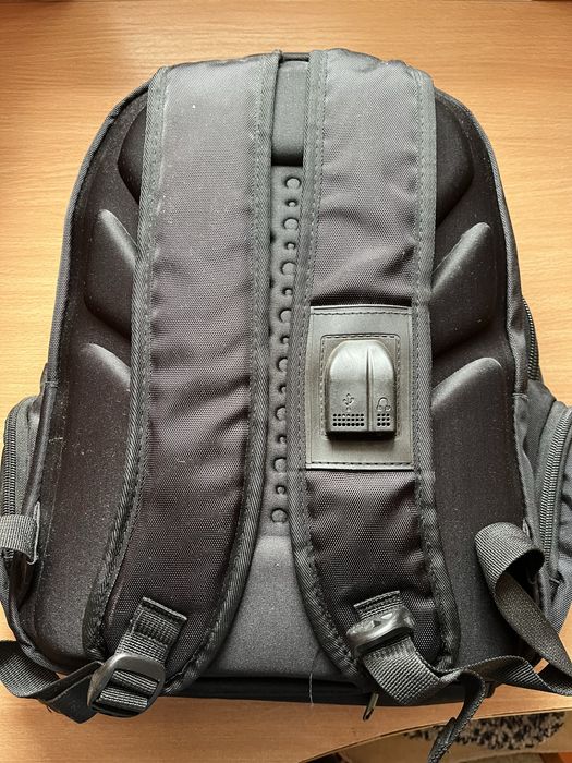 Раница с много разделения