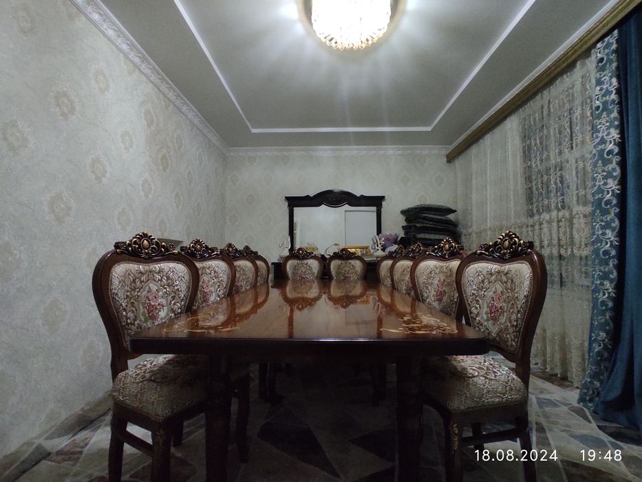 Стол. 10 та стул