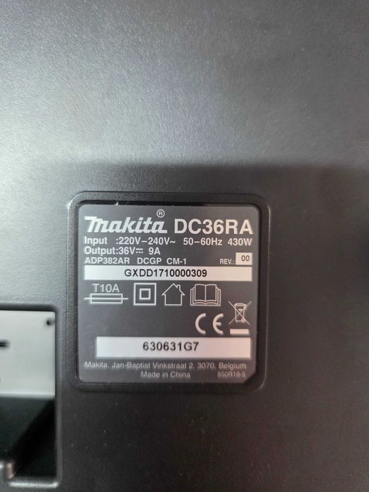 Incarcator MAKITA Li-ion DC36RA 36V pentru incarcare rapida 194863-5