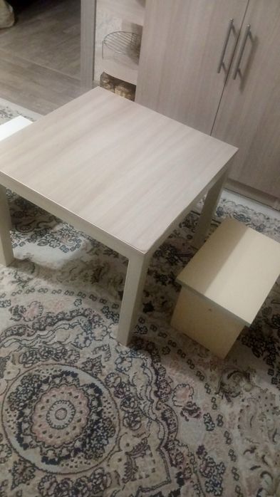 Столик для детей и взрослых.