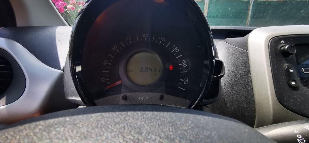 Bara fata peugeot 108  far stanga dreapta faruri