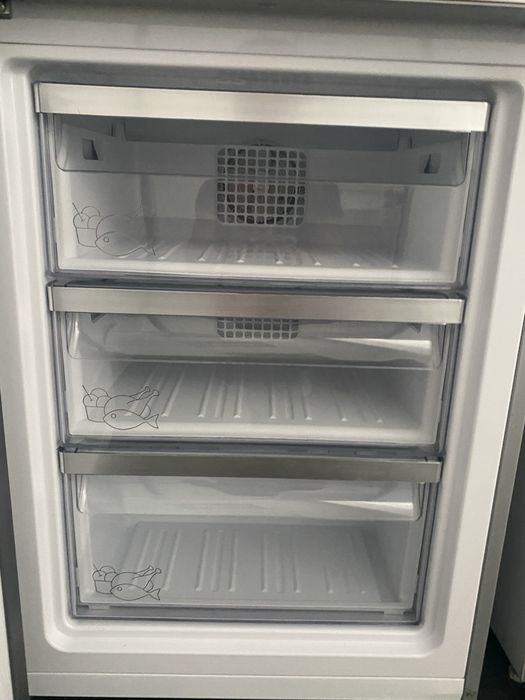 Хладилник с фризер GRUNDIG