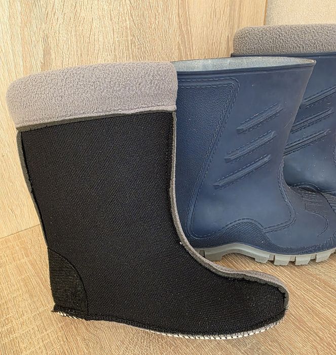 Продам резиновые сапоги на мальчика