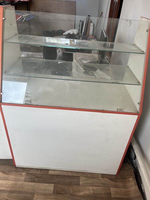 Продам витрины срочно