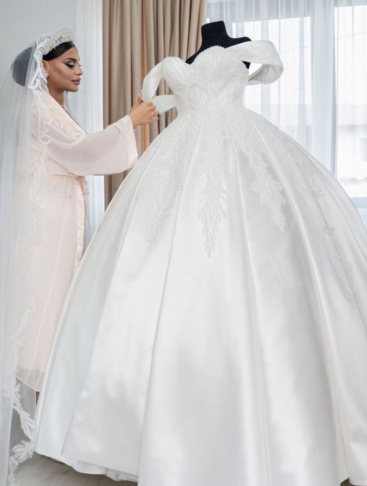 Vand rochie de mireasa