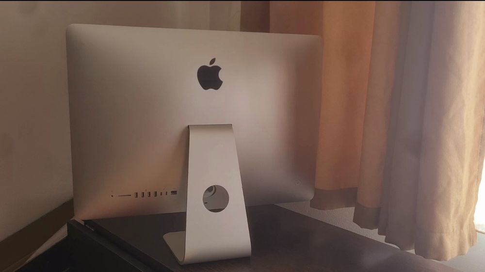 iMac 21.5" 4K (2019) – Intel i5, SSD, 32GB RAM – stare foarte bună