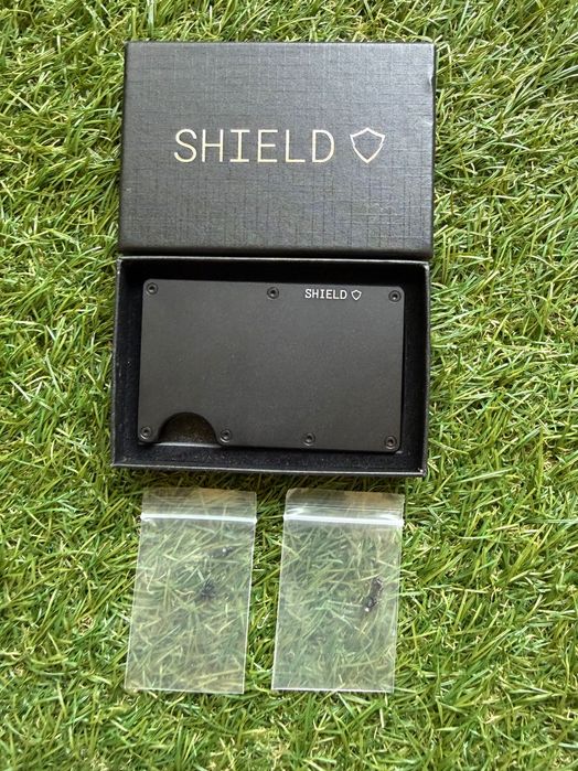 Чисто нов Shield картодържач