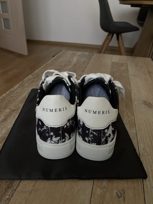 Vand Numeris black&white