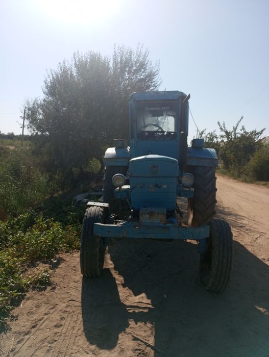 Traktor sotiladi
