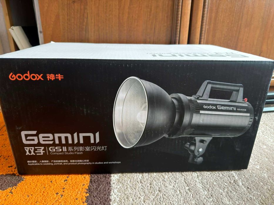 Студийна светкавица Godox Gemini GS300II + стойка + софтбокс (като нова)