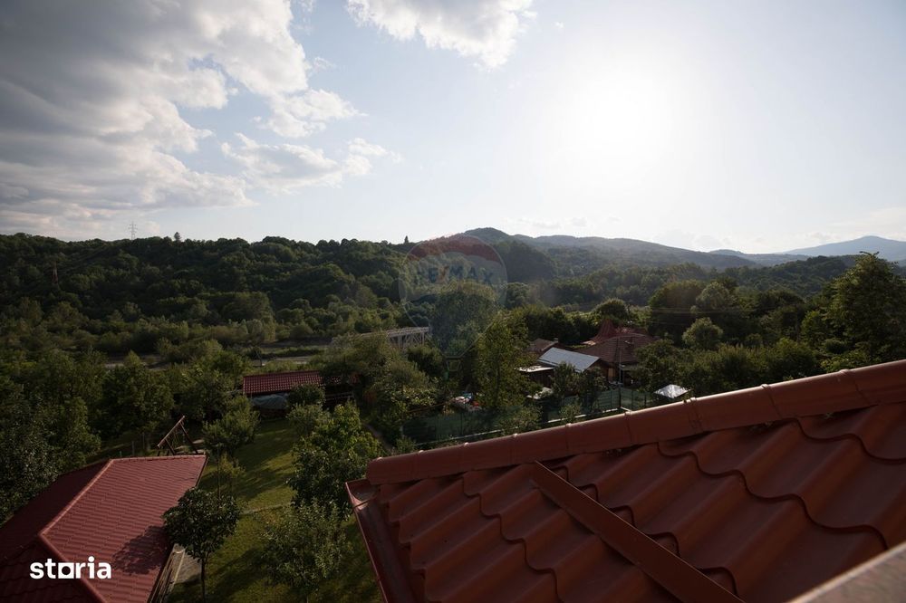 Casă / Vilă cu 8 camere de vânzare