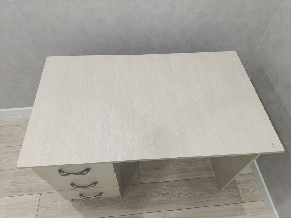 Продам письменный стол