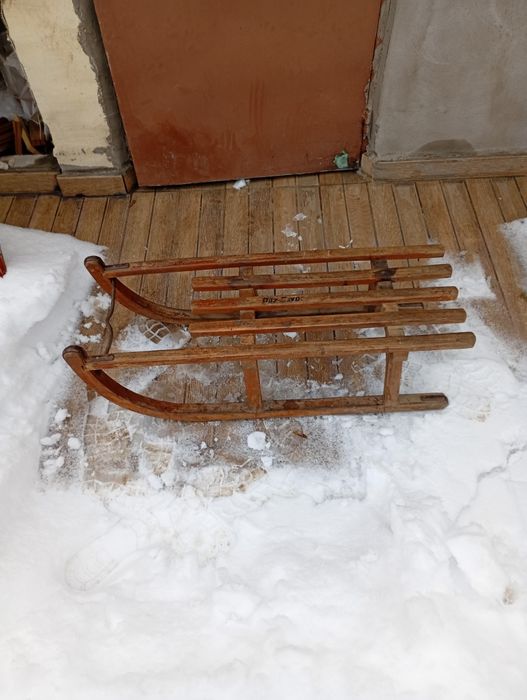 Vând sanie de lemn