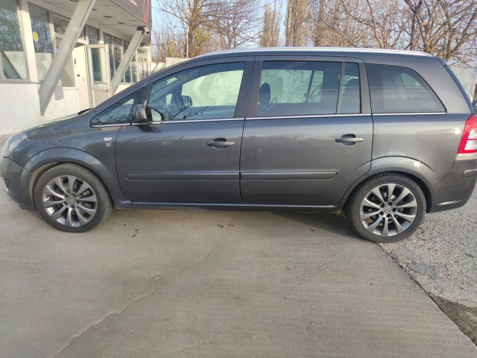 De vânzare Opel Zafira 2012.