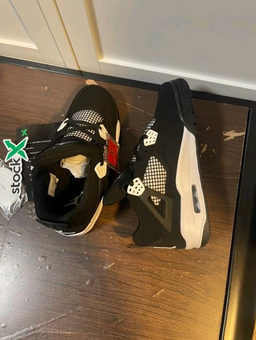 Jordan 4 white thunder noi, in cutie