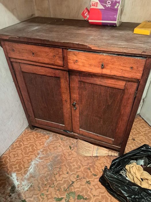 Стари шкафове масив