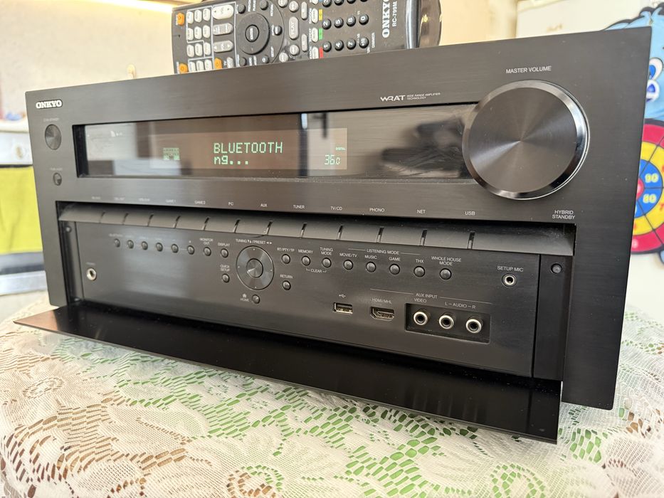 Onkyo TX-NR828 Bluetooth Wi-Fi