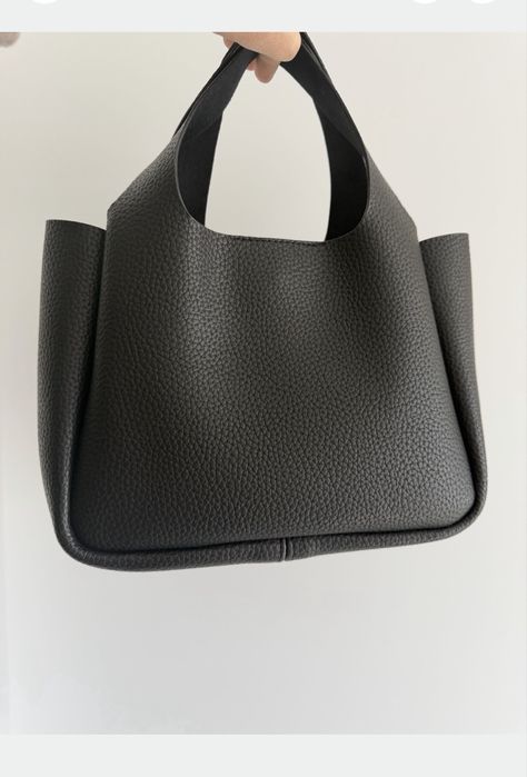Geantă Prada noua, cu eticheta