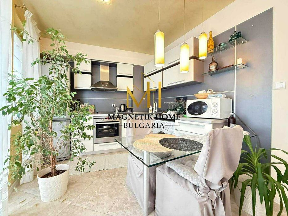 Дава се под наем Двустаен апартамент в Бургас, Център - 80 кв.м за 498.27 € - Снимка #1