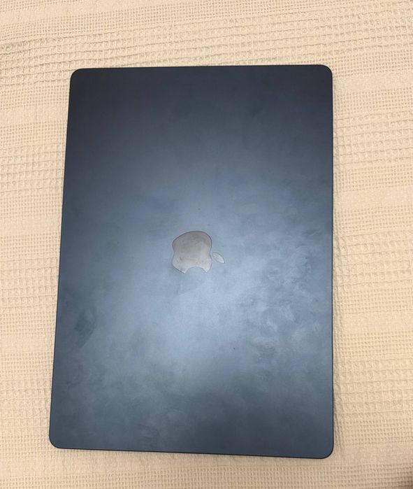 Продам MacBook Air M2 8/512