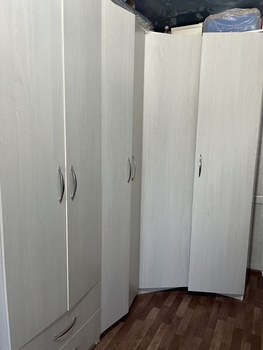 Продам угловой шкаф