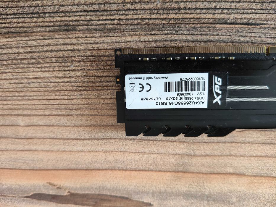 Оперативка DDR4 8Gb Adata