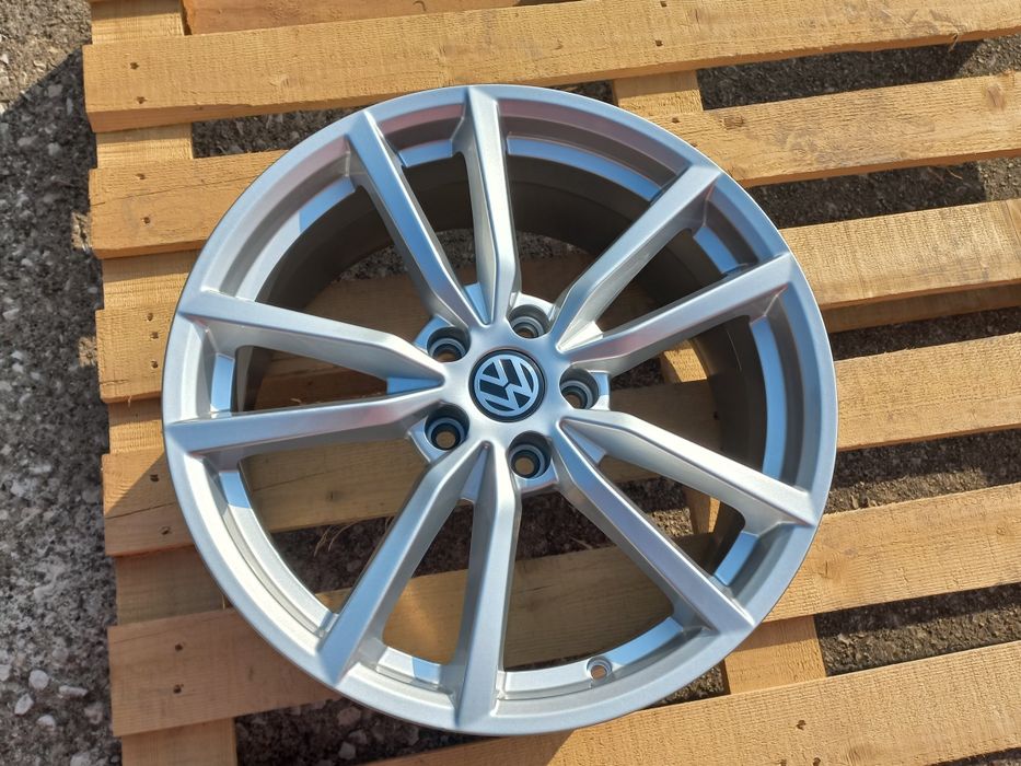 18"Vw Poteria 5x112 Silver 8j et45 Golf Passat Tiguan Jetta Touran Чисто Нови.
Poteria Piano Black.