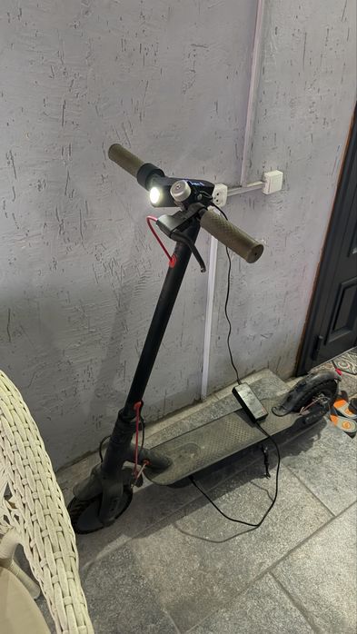 Продам самокат MI365