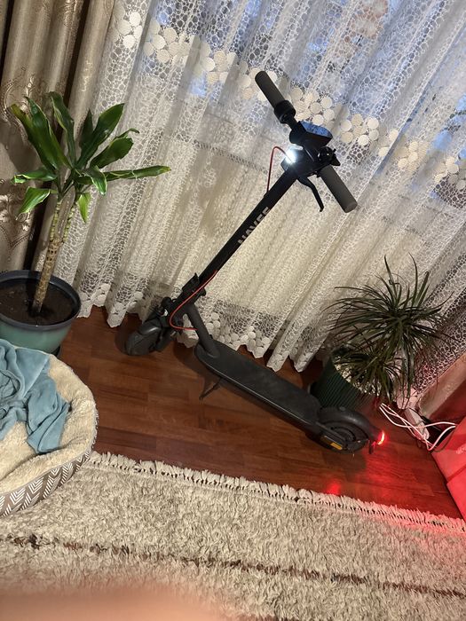 Trotineta electrica Navee E 25 pro