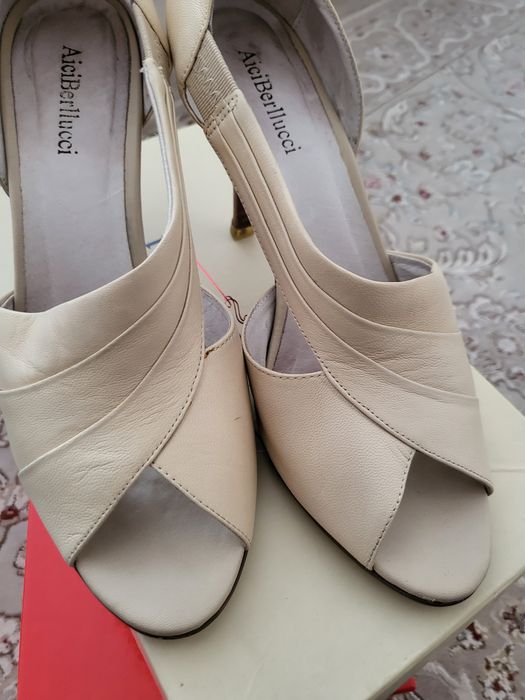 Босоножки 37 размер срочно