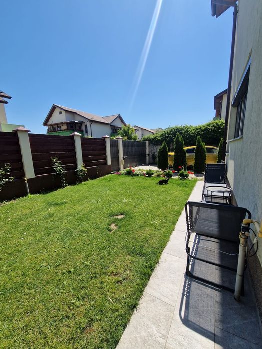 Vând casă tip duplex