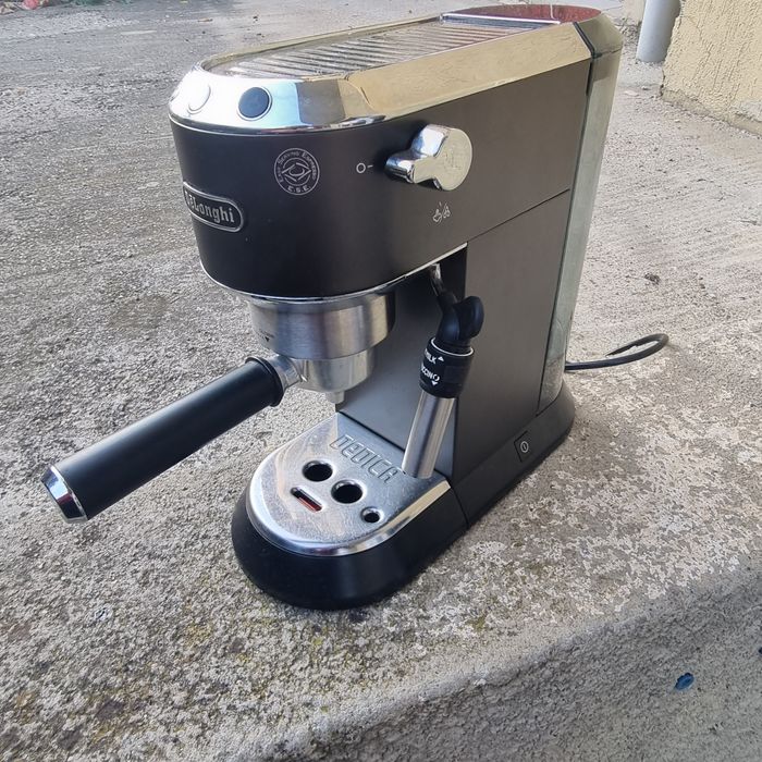Espressor delonghi dedica