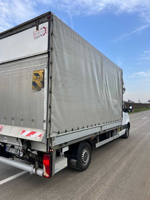 Mercedes Sprinter lift