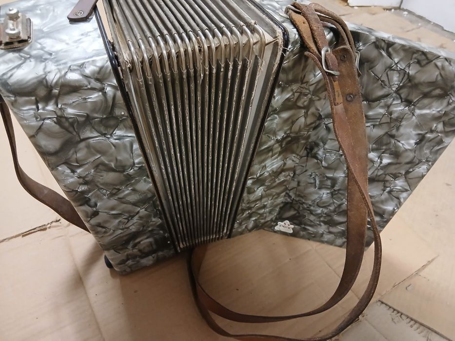 Акордеони различни