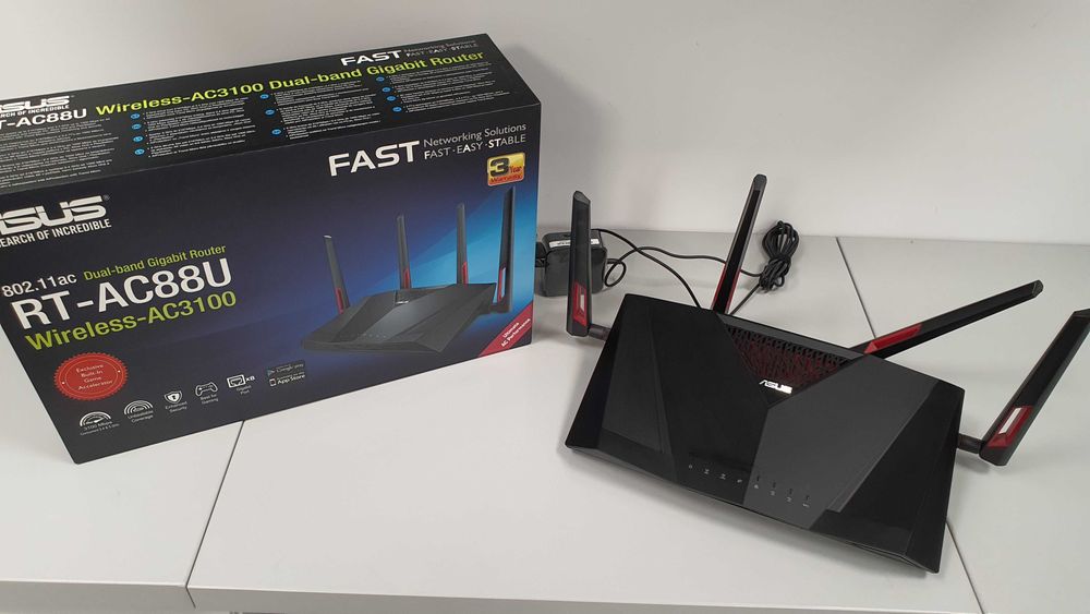 Vand router wireless ASUS RT-AC88U Dual-Band, Gigabit, in stare excelenta