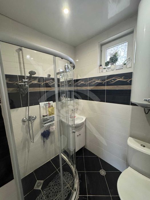 Дава се под наем Тристаен апартамент в Варна, Възраждане 1 - 86 кв.м за 210000 € - Снимка #9