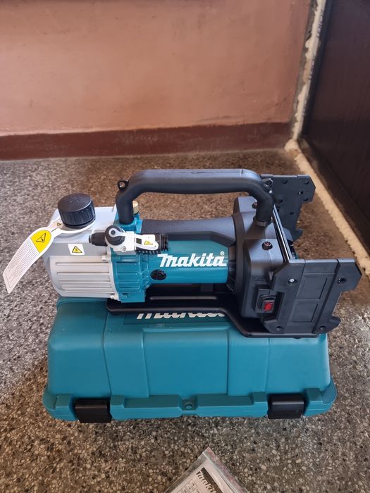 Акумулаторна вакуум помпа MAKITA DVP181ZK 18+18v