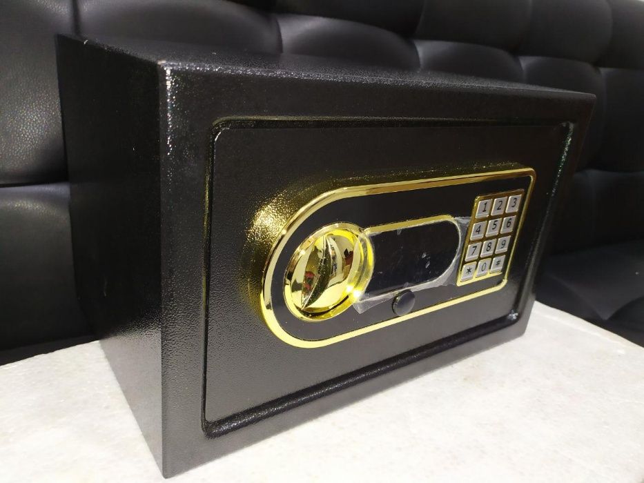Сейфы с кодовыми замками, разных расцветок