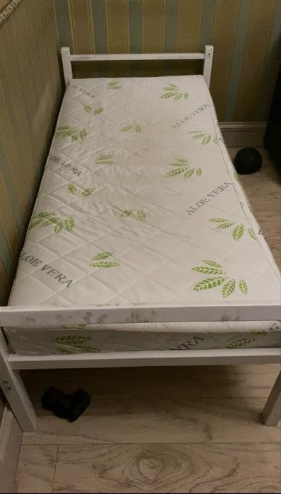 Продам три кровати с матрасом