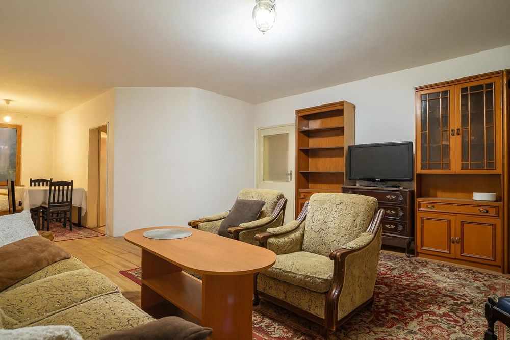 Многостаен апартамент под наем в Център