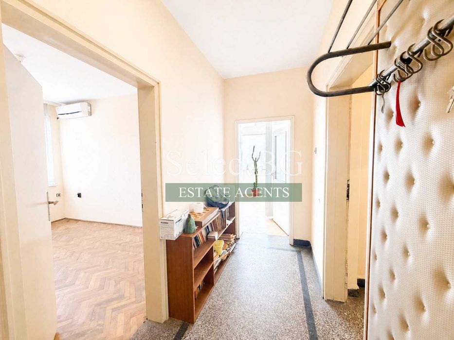 Продава се Тристаен апартамент в Велико Търново, Център - 135 кв.м за 476 €/кв.м - Снимка #11