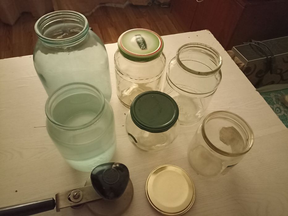 Банки стеклянные 1, 2, 0,5 литровые, ключ закрывать банки, крышки