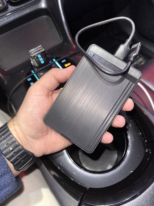 500 gb lik vneshniy hard sotiladi