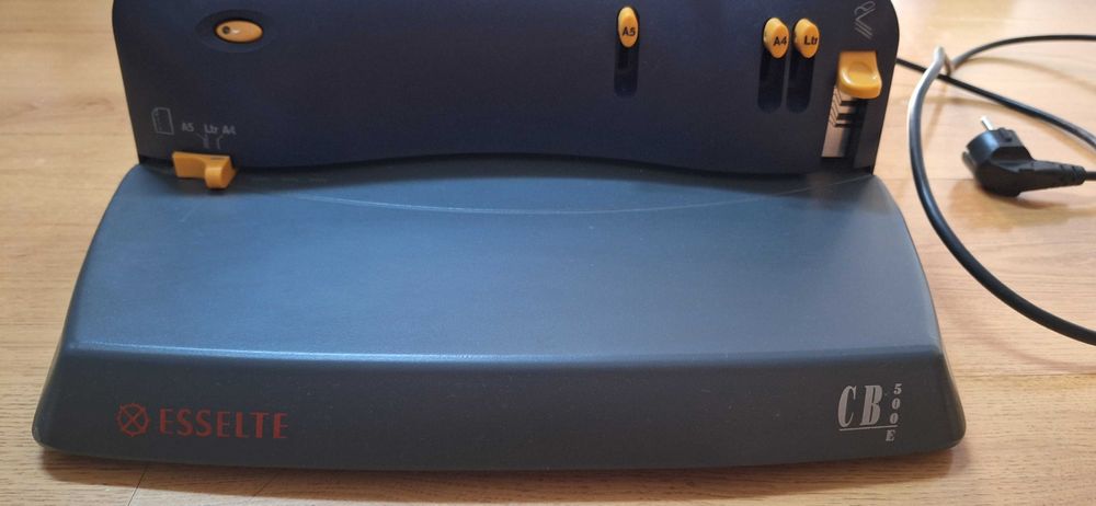 Aparat de indosariat profesional Esselte -perforare automata/electrica