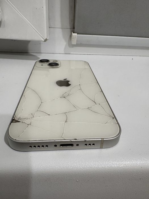 Продаю iphone 13 128